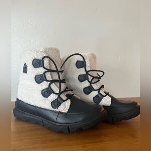 Sorel Explorer II Joan Cozy Boot - Unworn